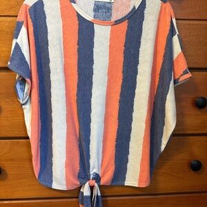 Short sleeved striped shirt with tie in the front